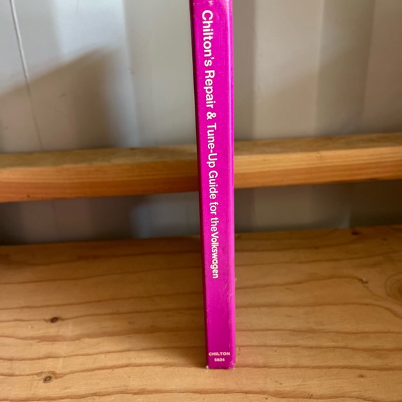 Volkswagen Repair Manual in Pink and Green - Picture 2 of 4